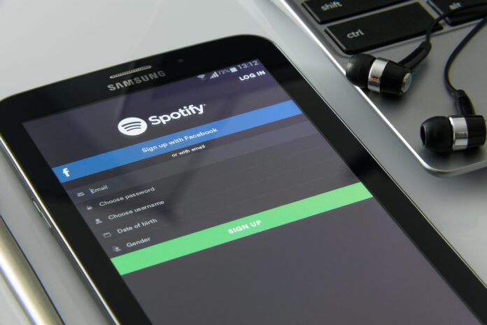 Spotify va eticheta muzica realizată cu AI și înăsprește regulile pentru clonarea vocală