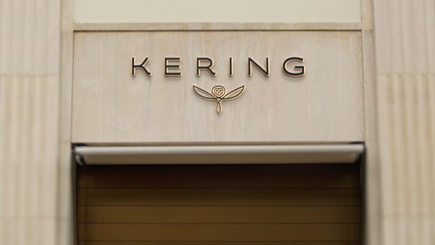 Kering, proprietarul Gucci, aproape de vânzarea diviziei de cosmetice către L’Oréal pentru 4 miliarde de euro